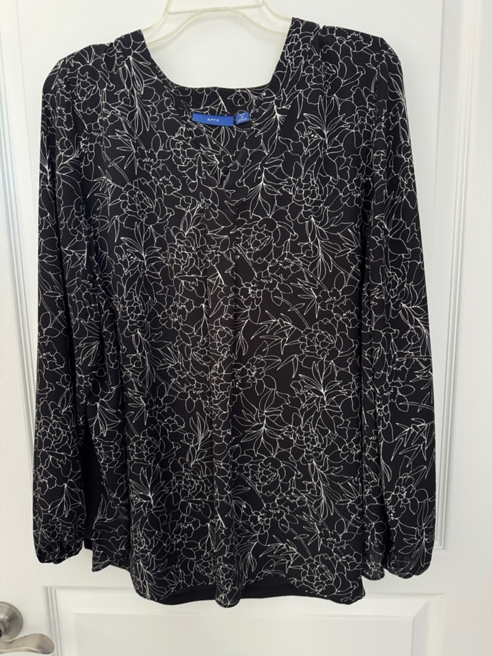 Apt. 9 Black & White Floral Long Sleeve Scoop Neck Blouse